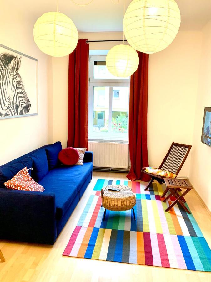 Apartment Traveler's Shelter - By Nahuen Graz